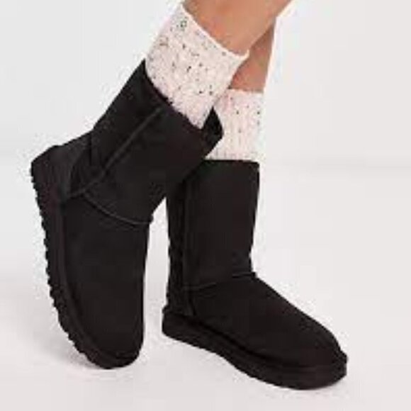 UGG  Classic Short Boots Woman Size 8 - Picture 1 of 9